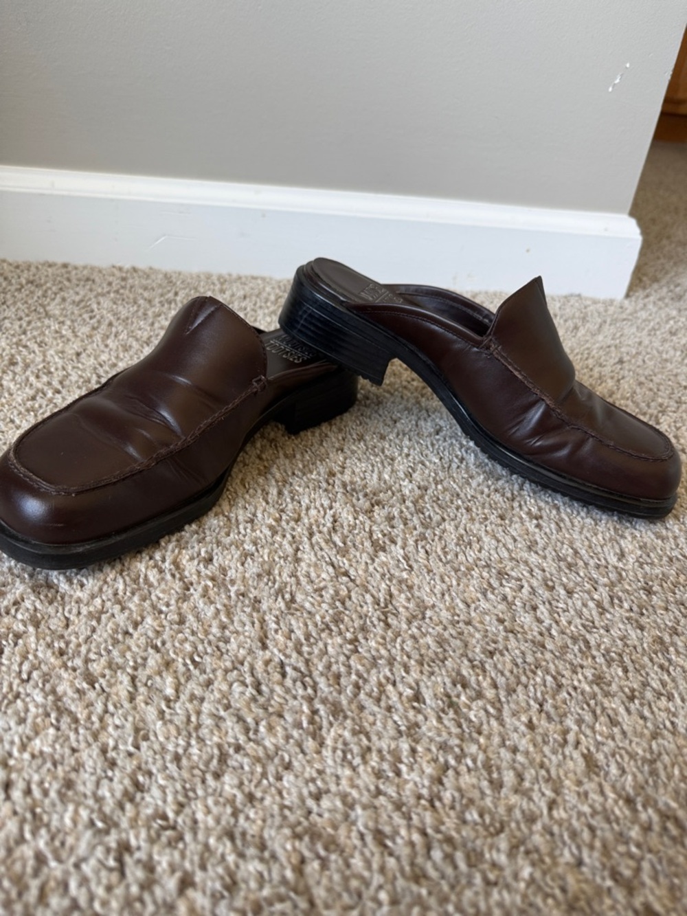 The Perfect 90s Mules- Mootsies Tootsies Dark Brown Leather Mules